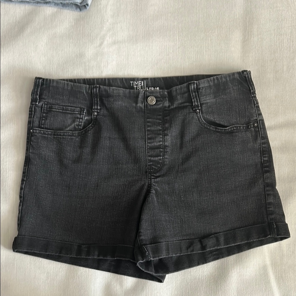 Time and Tru Black Jean Shorts for Casual Comfort